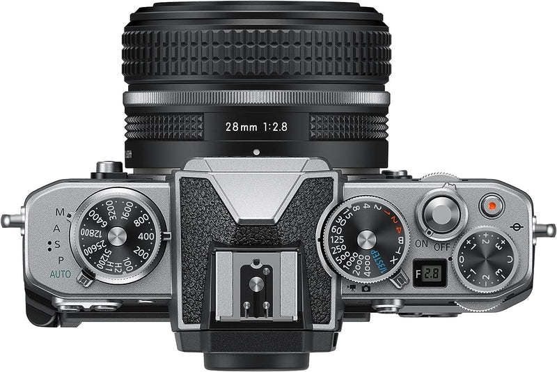 Nikon Z fc con lente de zoom gran angular | Fotografías fotográficas compactas sin espejo de inspiración retro con lente