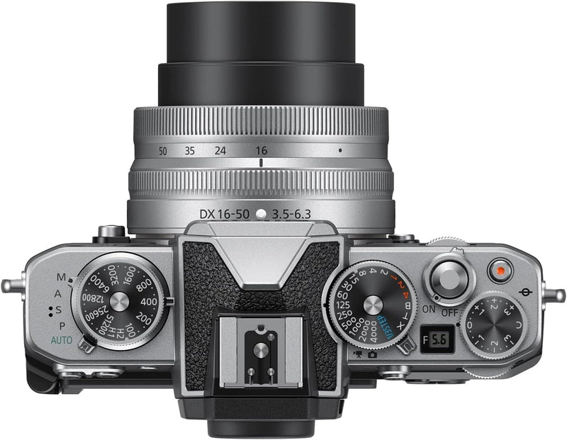 Nikon Z fc con lente de zoom gran angular | Fotografías fotográficas compactas sin espejo de inspiración retro con lente