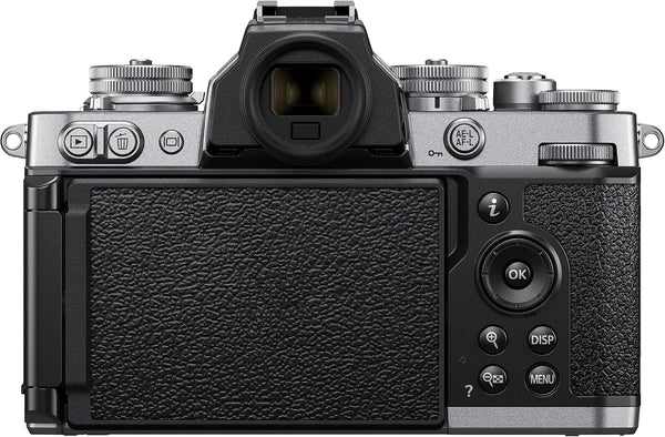 Nikon Z fc con lente de zoom gran angular | Fotografías fotográficas compactas sin espejo de inspiración retro con lente