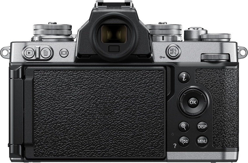 Nikon Z fc con lente de zoom gran angular | Fotografías fotográficas compactas sin espejo de inspiración retro con lente